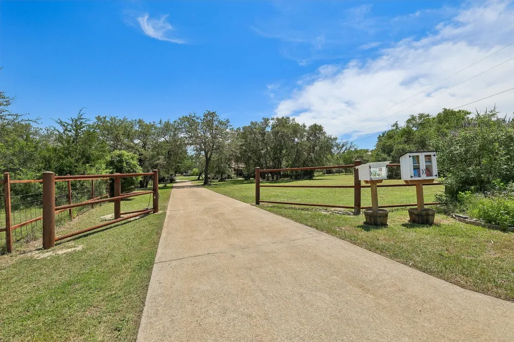 136 Thoroughbred Trace Liberty Hill TX 78642