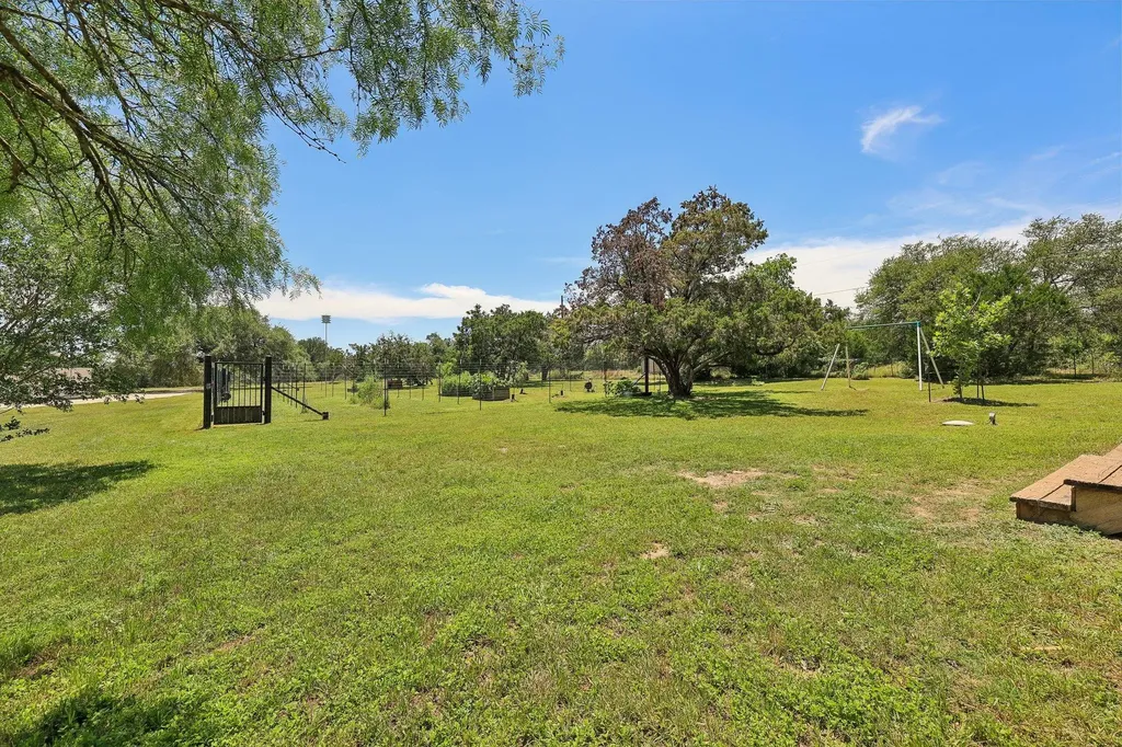 136 Thoroughbred Trace Liberty Hill TX 78642