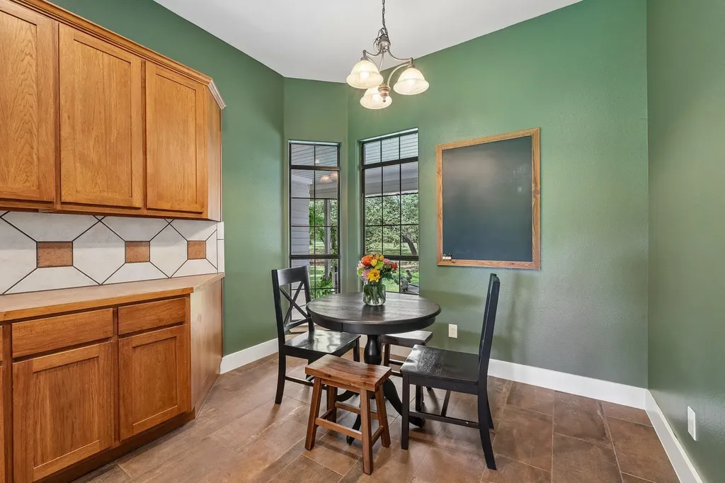 136 Thoroughbred Trace Liberty Hill TX 78642