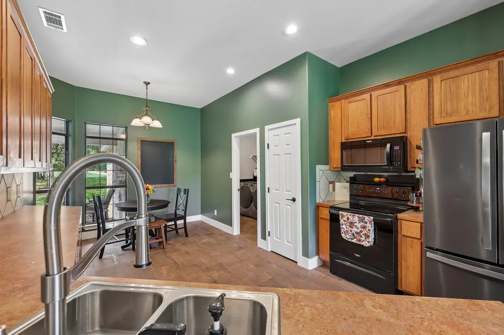 136 Thoroughbred Trace Liberty Hill TX 78642
