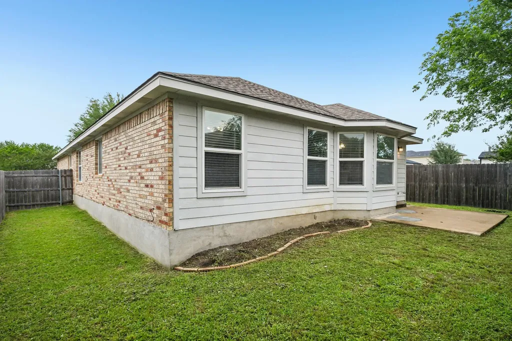 205 Cavalry Trail Elgin TX 78621
