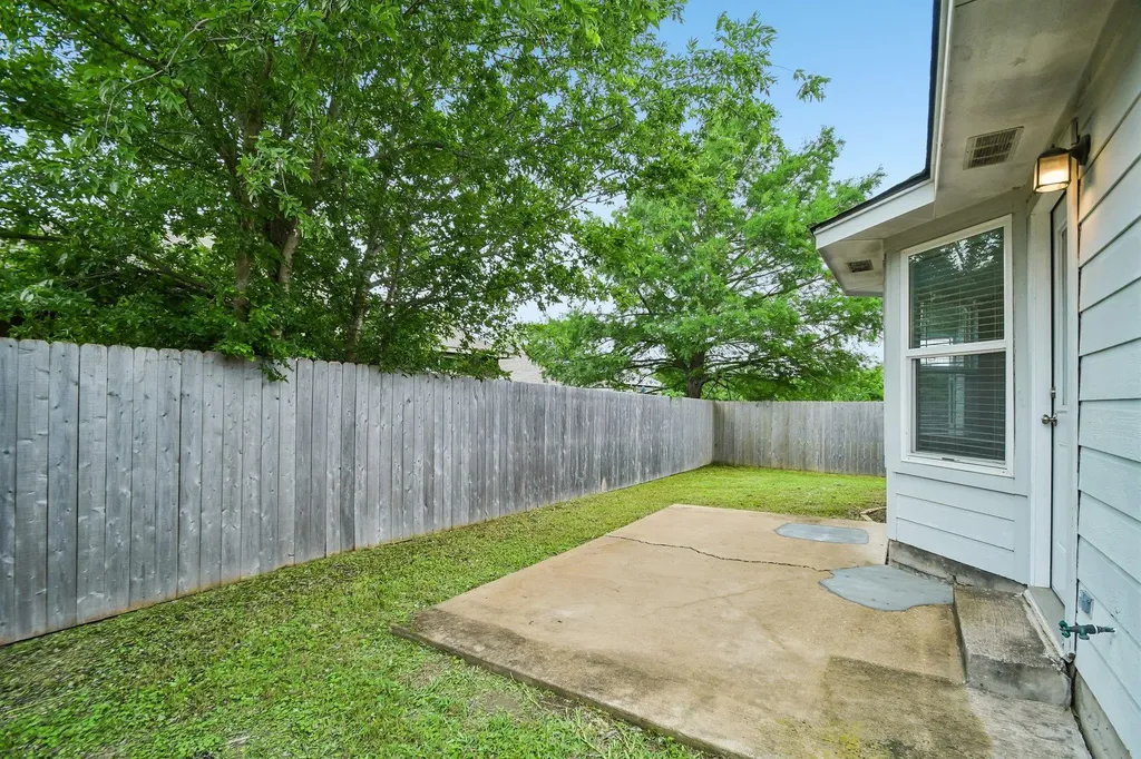205 Cavalry Trail Elgin TX 78621
