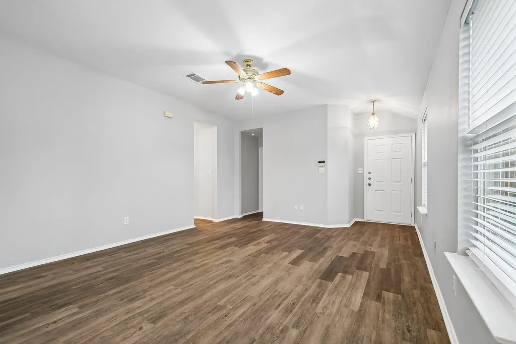 205 Cavalry Trail Elgin TX 78621