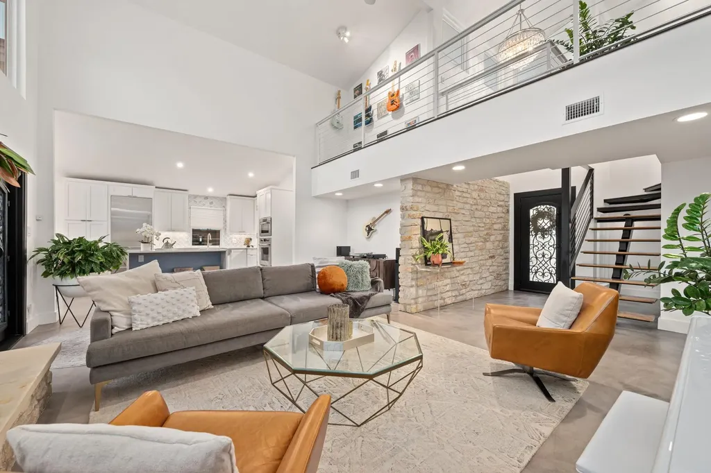 1813 Crooked Lane Austin TX 78741