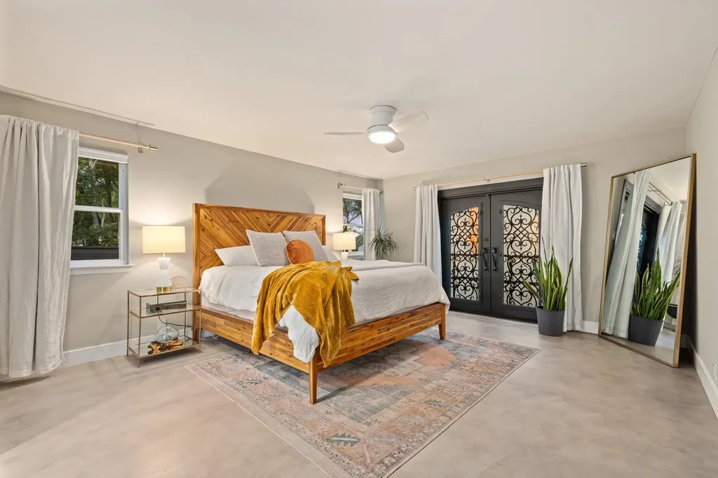 1813 Crooked Lane Austin TX 78741