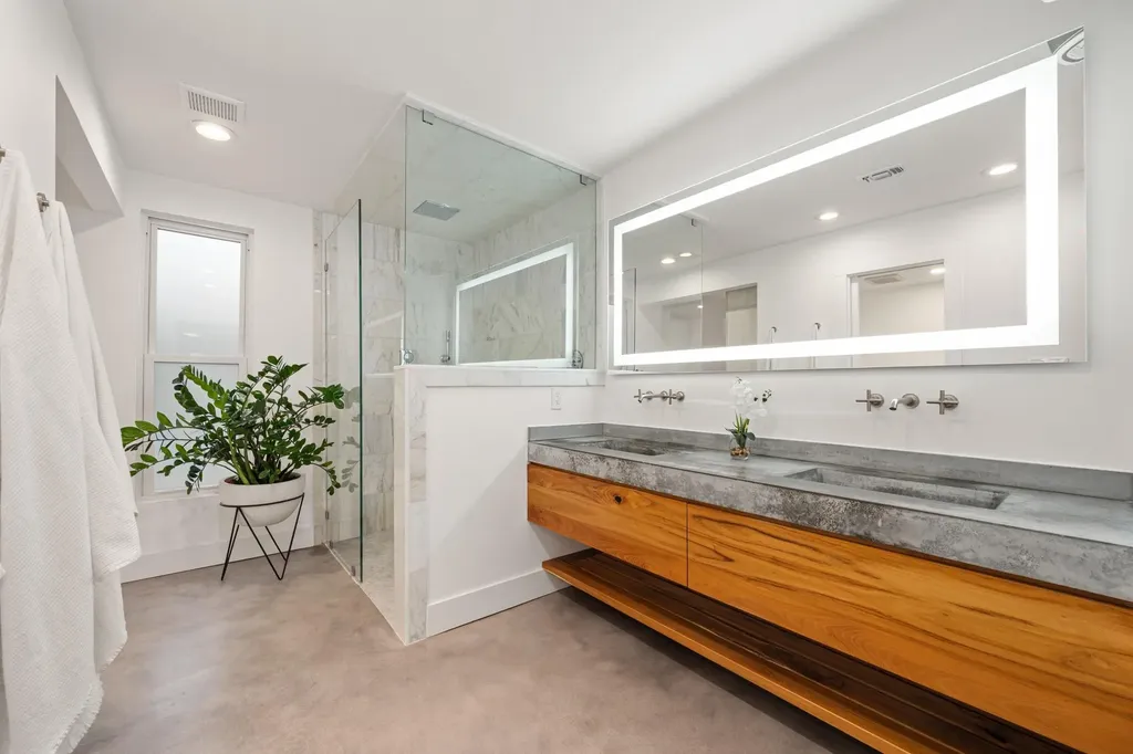 1813 Crooked Lane Austin TX 78741