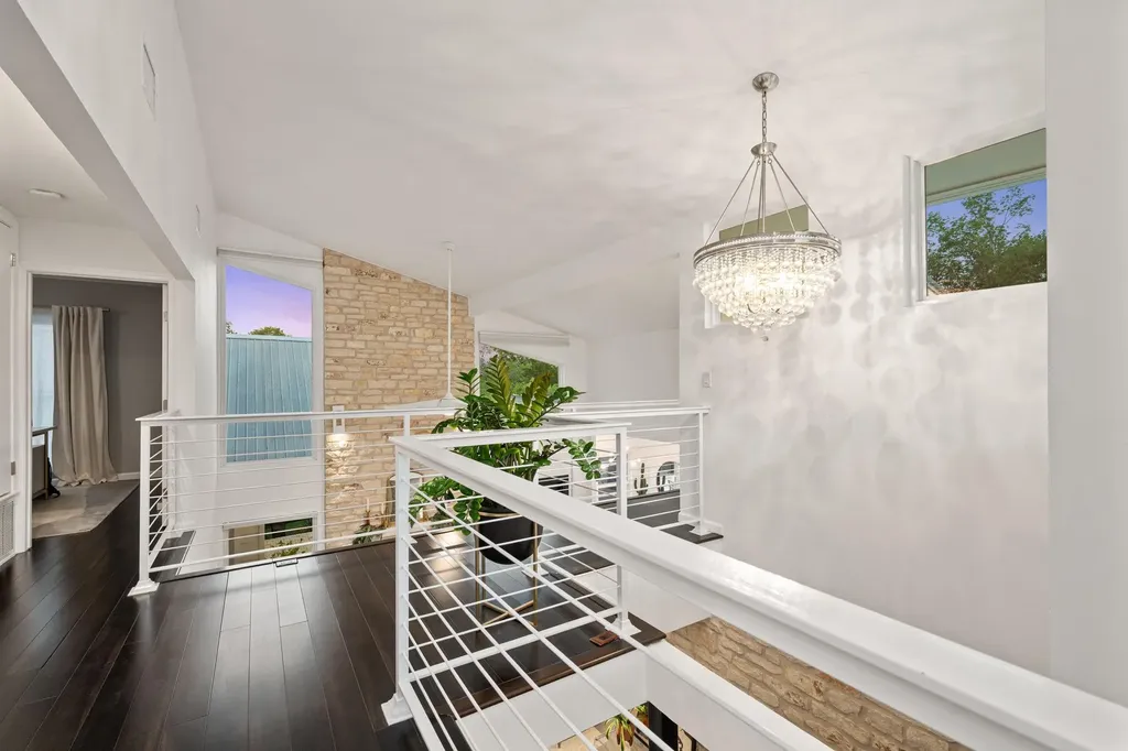 1813 Crooked Lane Austin TX 78741