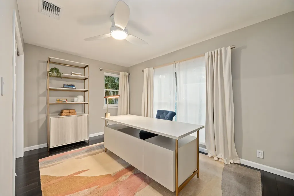 1813 Crooked Lane Austin TX 78741