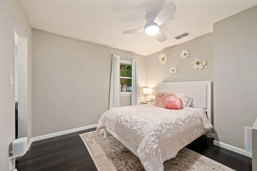 1813 Crooked Lane Austin TX 78741