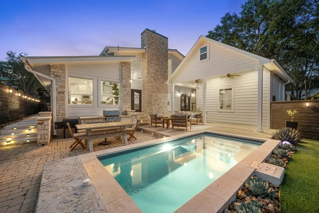 1813 Crooked Lane Austin TX 78741
