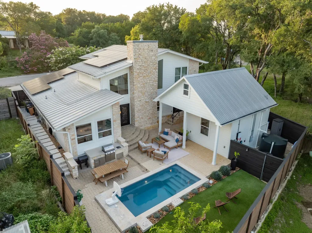 1813 Crooked Lane Austin TX 78741
