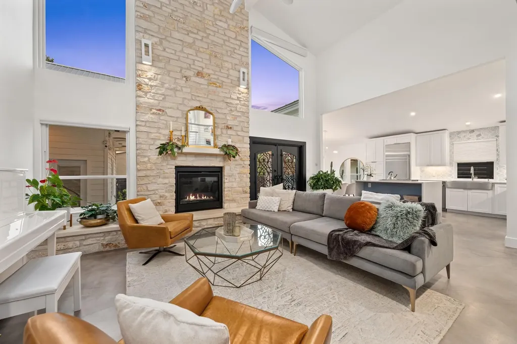 1813 Crooked Lane Austin TX 78741