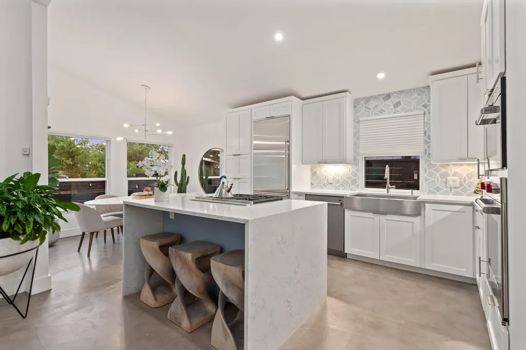 1813 Crooked Lane Austin TX 78741
