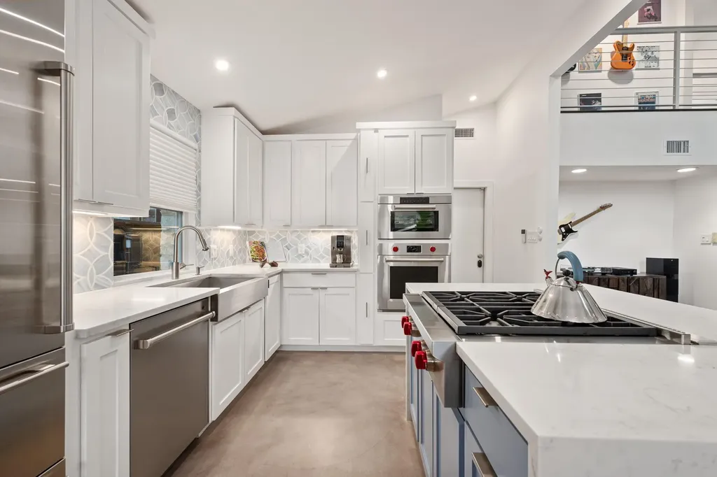 1813 Crooked Lane Austin TX 78741