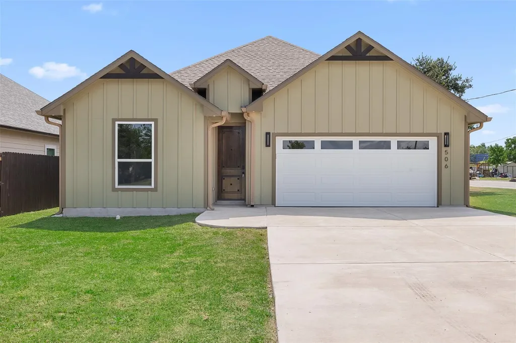 506 N Waco Street Giddings TX 78942