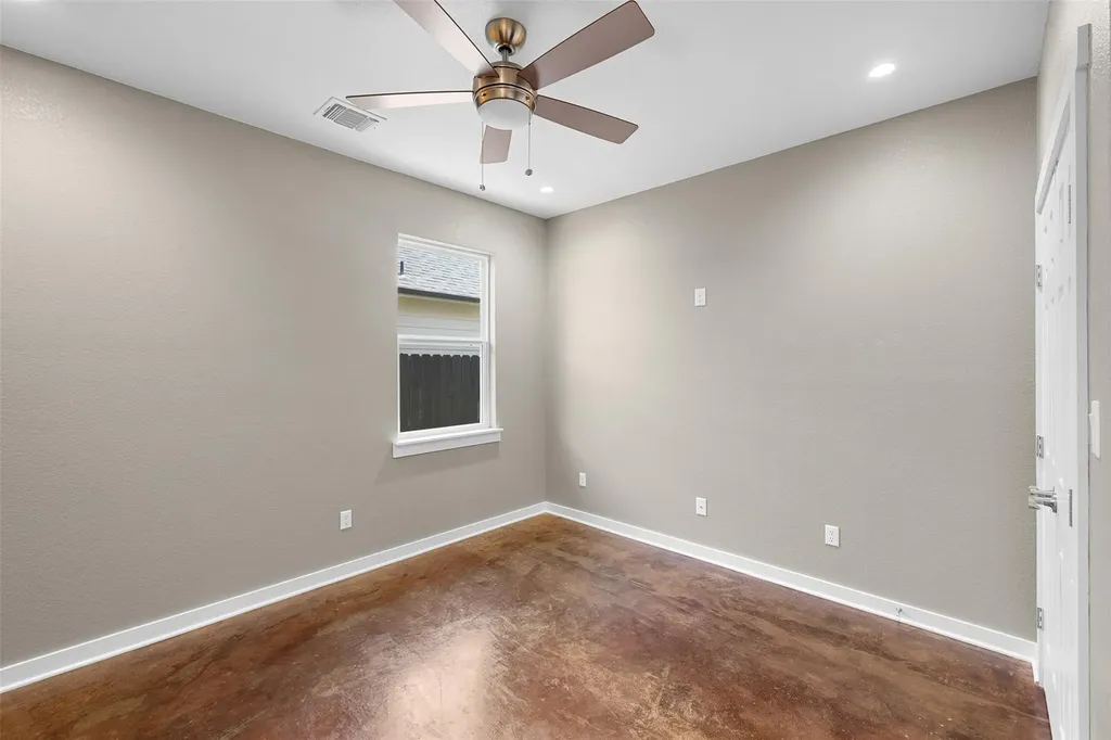 506 N Waco Street Giddings TX 78942