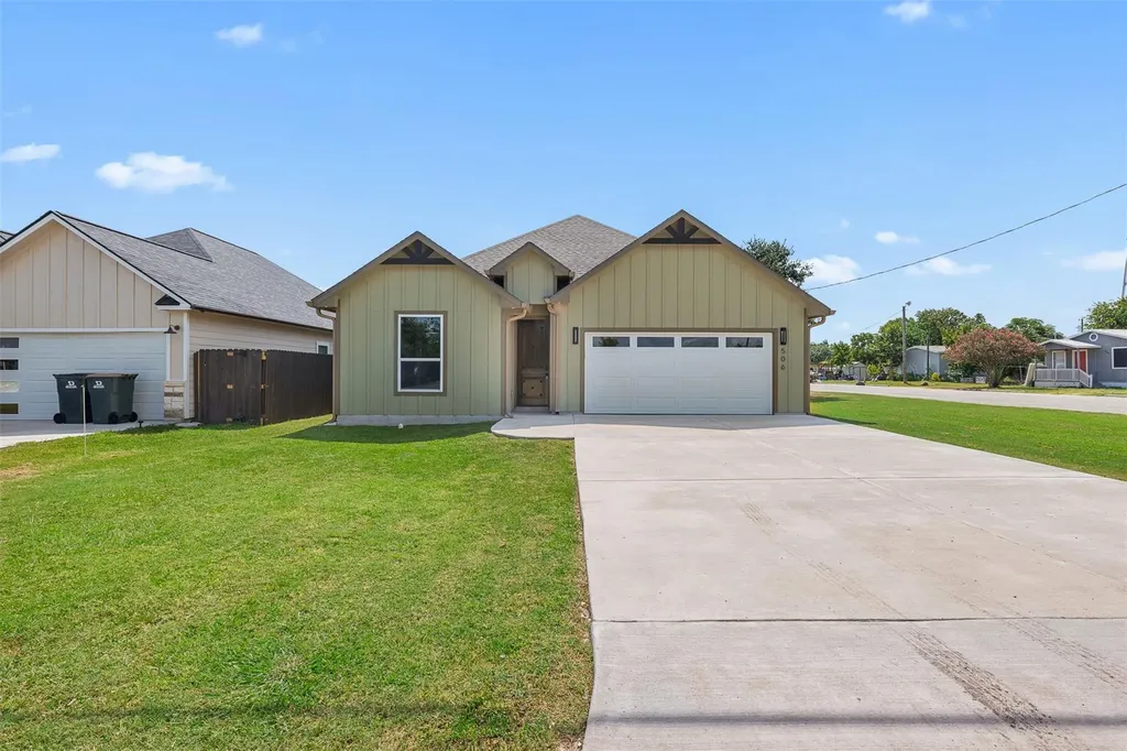 506 N Waco Street Giddings TX 78942