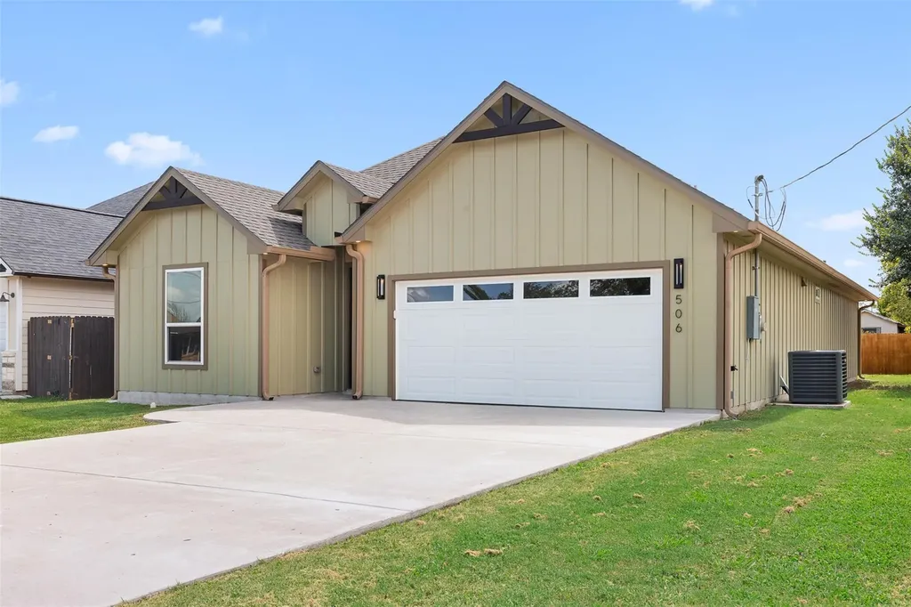 506 N Waco Street Giddings TX 78942