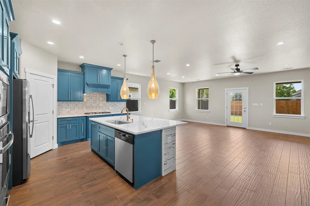 506 N Waco Street Giddings TX 78942
