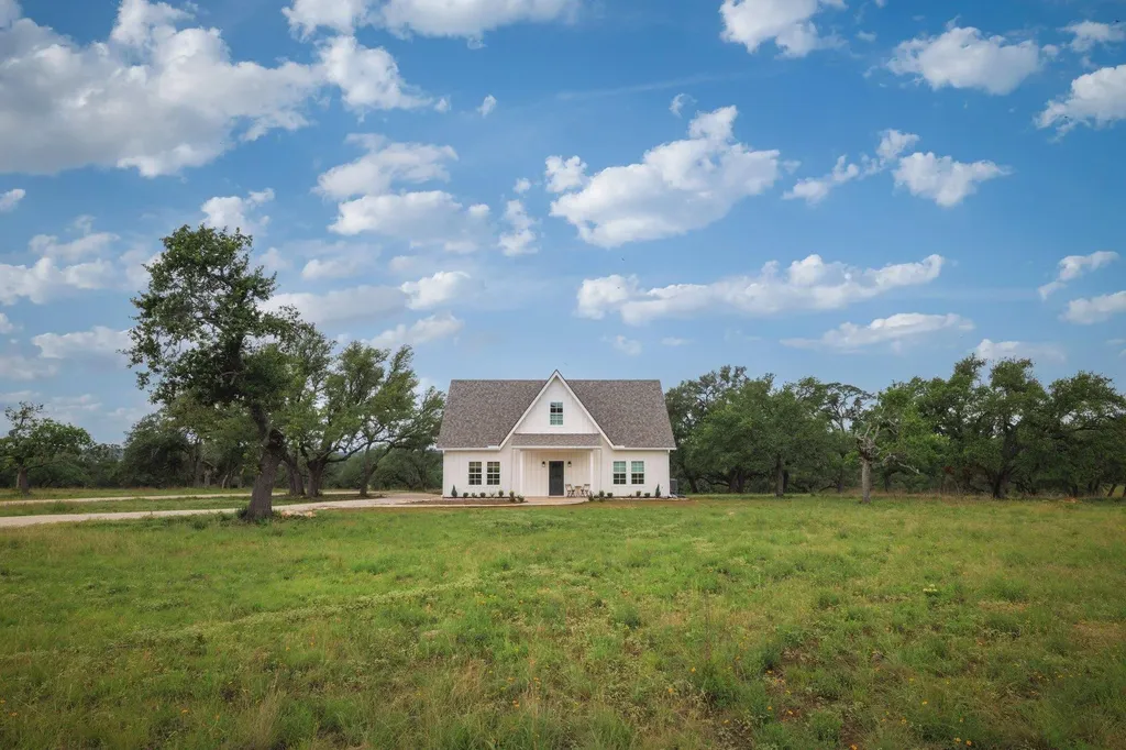 105 Colette Lane Blanco TX 78606