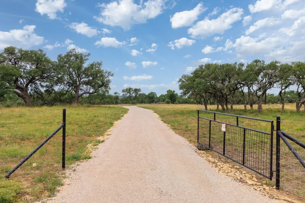105 Colette Lane Blanco TX 78606