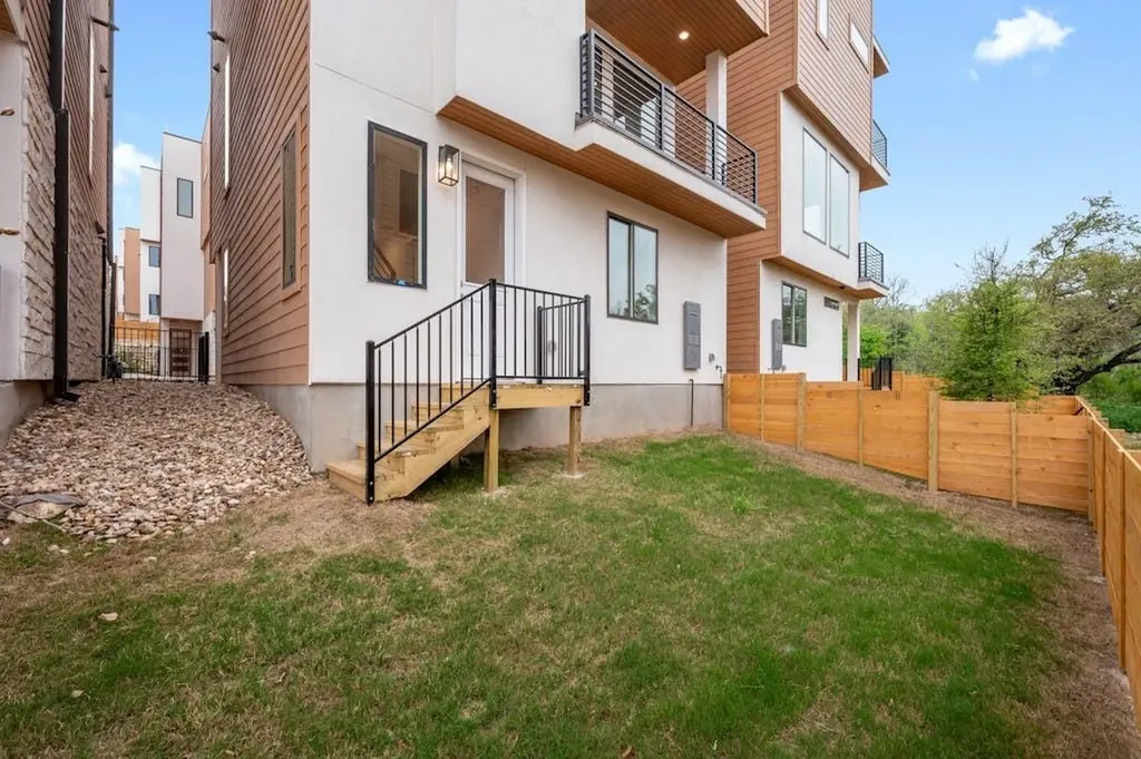 6823 Wolfcreek Pass Austin TX 78749