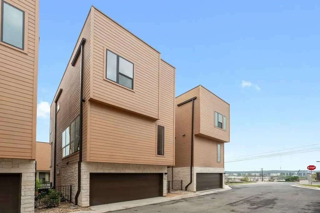 6823 Wolfcreek Pass Austin TX 78749