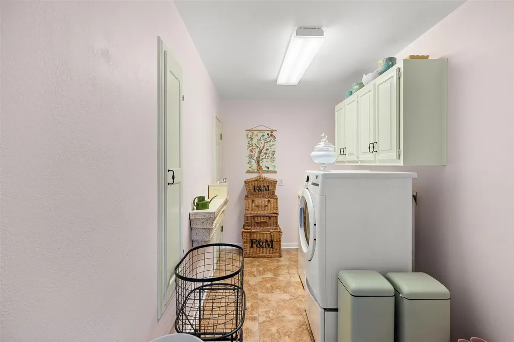 1102 N F Avenue Elgin TX 78621
