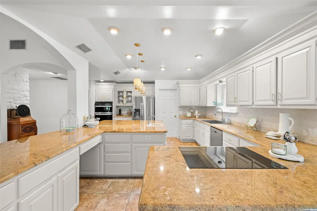 1102 N F Avenue Elgin TX 78621