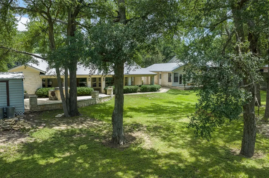 1102 N F Avenue Elgin TX 78621