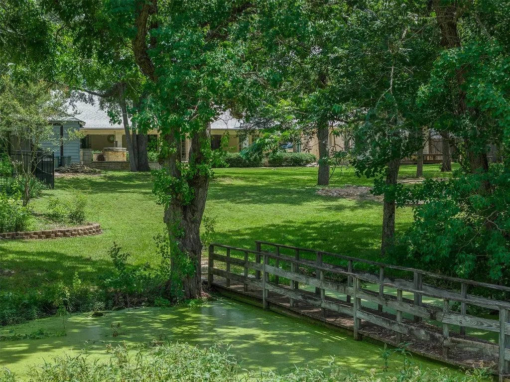 1102 N F Avenue Elgin TX 78621