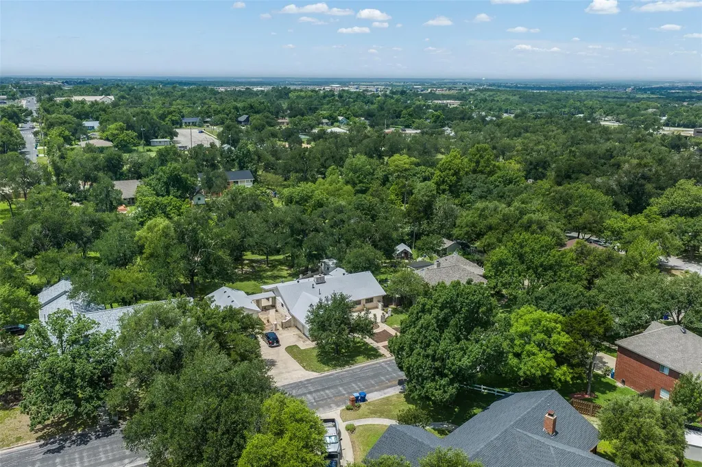 1102 N F Avenue Elgin TX 78621