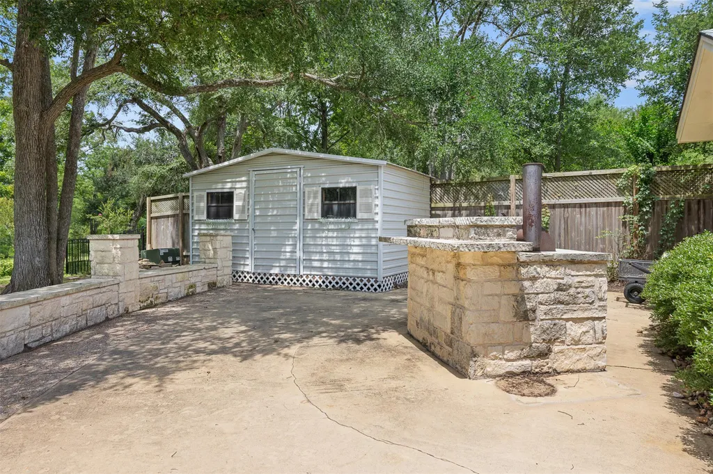 1102 N Avenue F Avenue Elgin TX 78621
