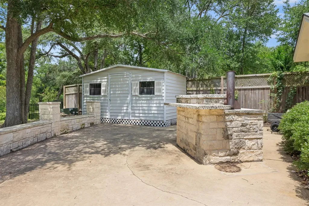 1102 N F Avenue Elgin TX 78621