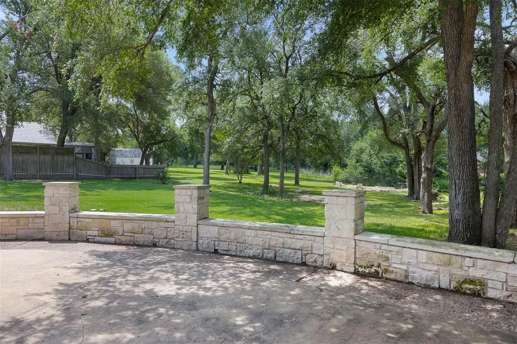 1102 N F Avenue Elgin TX 78621