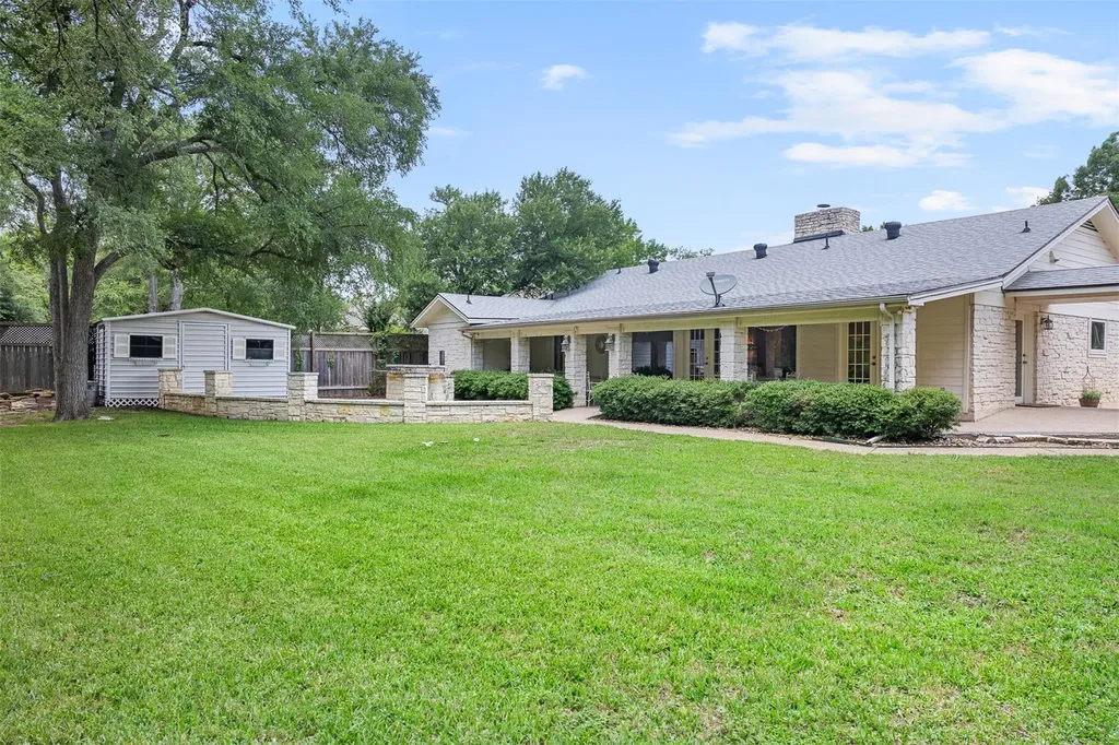 1102 N F Avenue Elgin TX 78621