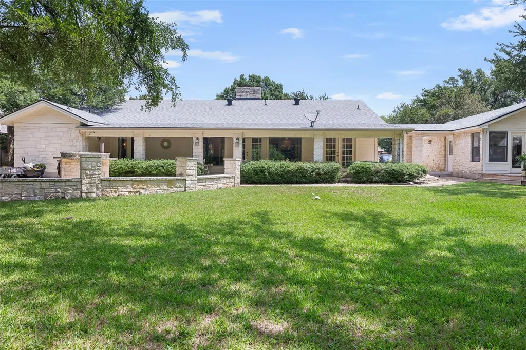 1102 N F Avenue Elgin TX 78621