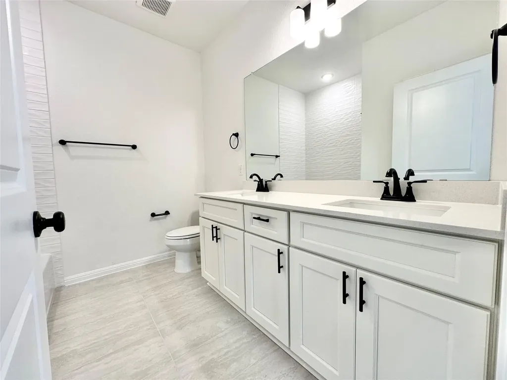 436 Treadwell Lane Kyle TX 78640