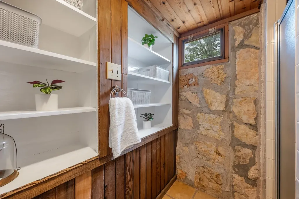1106 Hurst Hollow Austin TX 78734