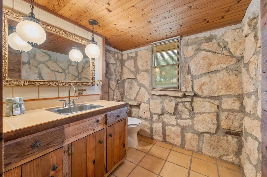 1106 Hurst Hollow Austin TX 78734