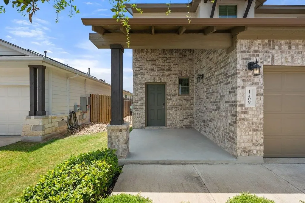 1209 Falconer Way Austin TX 78748