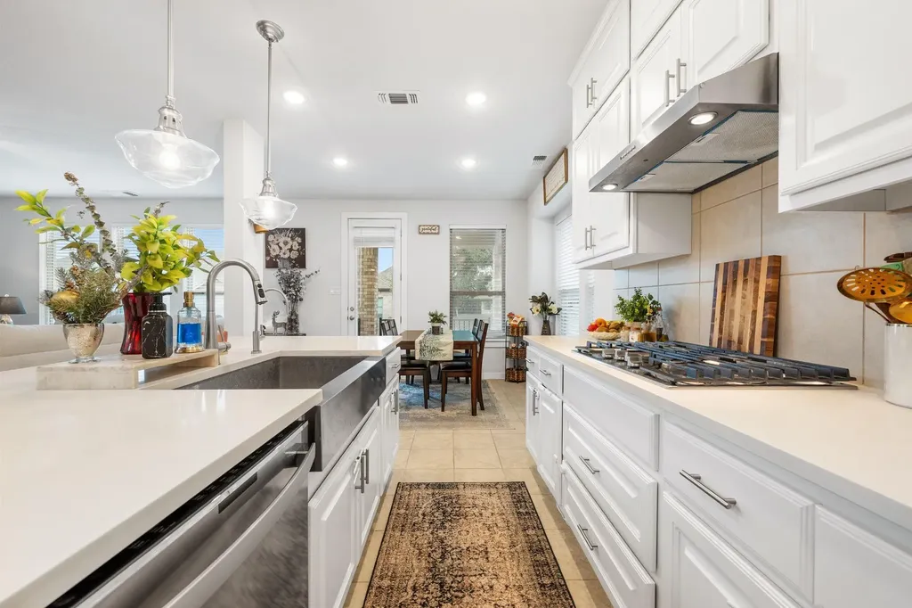 128 Three Oaks Lane Georgetown TX 78628