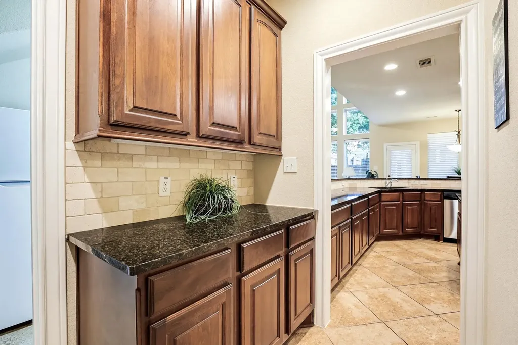 8931 Cimarron Route San Antonio TX 78255