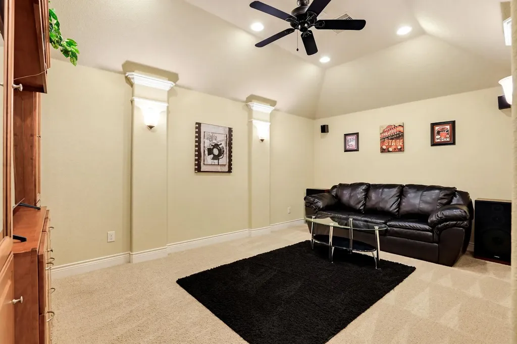 8931 Cimarron Route San Antonio TX 78255