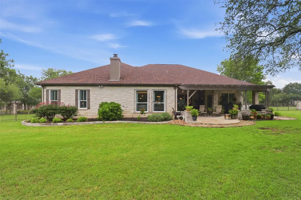 107 W Majestic Oak Lane Georgetown TX 78633