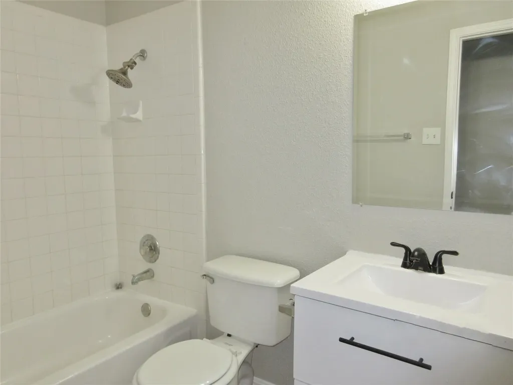 115 Rei Tang Loop Kyle TX 78640