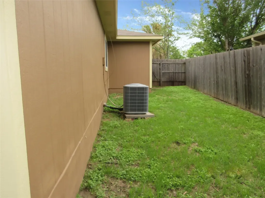 115 Rei Tang Loop Kyle TX 78640