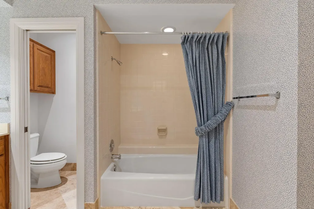 1927 Clubhouse Hill Drive Spicewood TX 78669