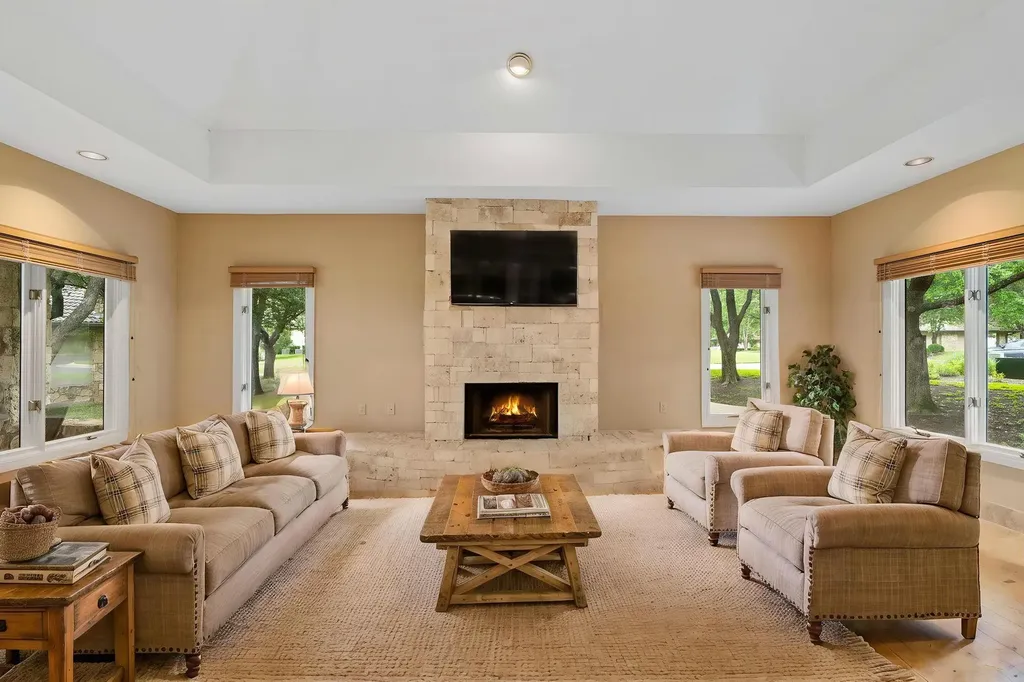 1927 Clubhouse Hill Drive Spicewood TX 78669