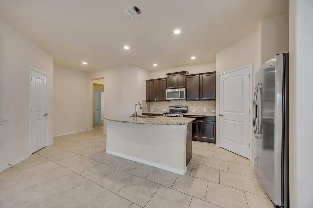 7212 Vail Ridge Street Austin TX 78744
